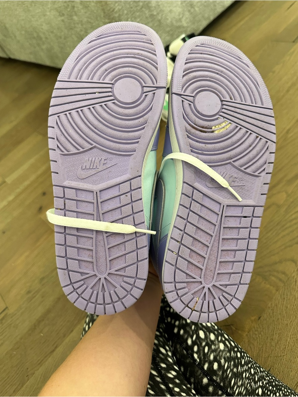 Nike Air Jordan 1 Mid in Lavender and Mint - Picture 4 of 6